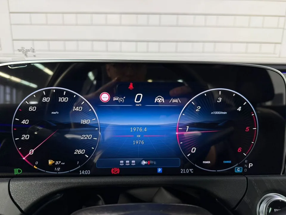 Mercedes-Benz E-Class 2025 — миниатюра 5