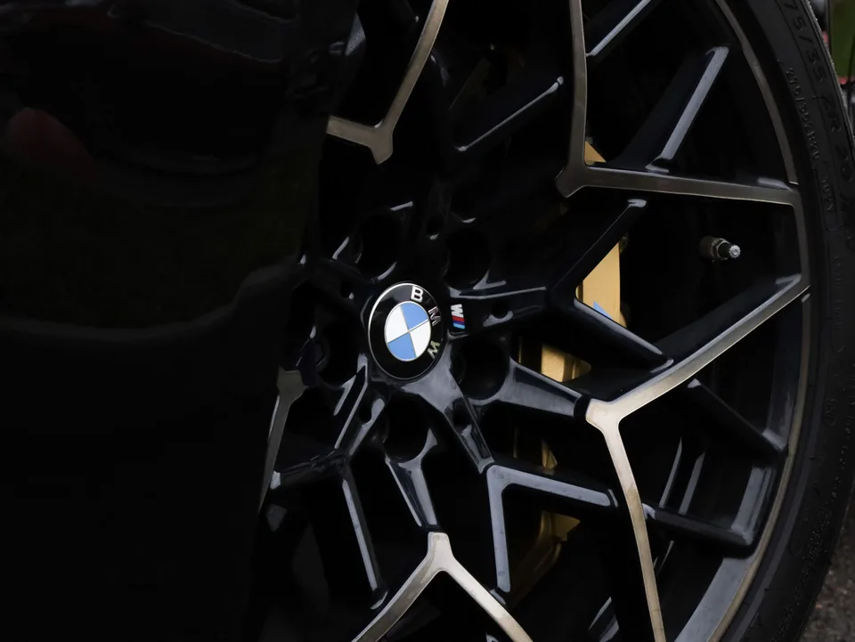 BMW M8 2023 — миниатюра 4