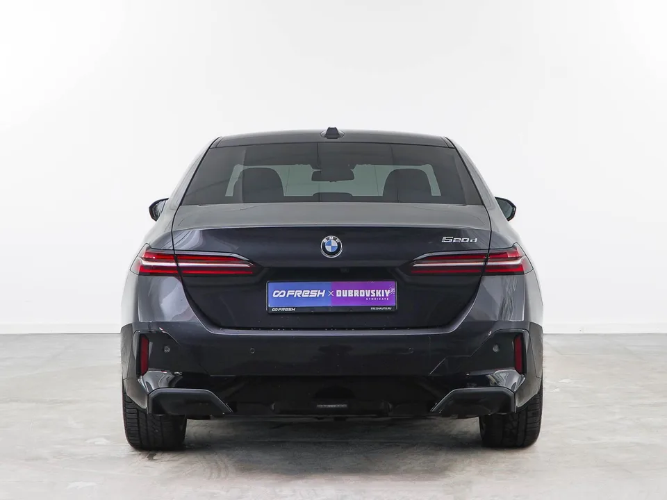 BMW 5 Series 2023 — миниатюра 4