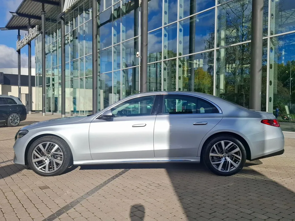 Mercedes-Benz E-Class 2024 — миниатюра 3