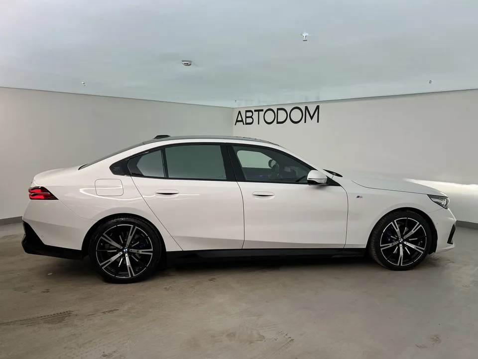 BMW 5 Series 2023 — миниатюра 5