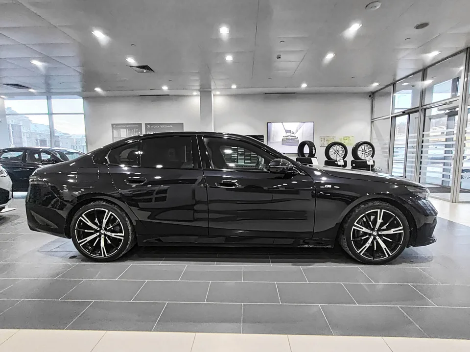 BMW 5 Series 2024 — миниатюра 4