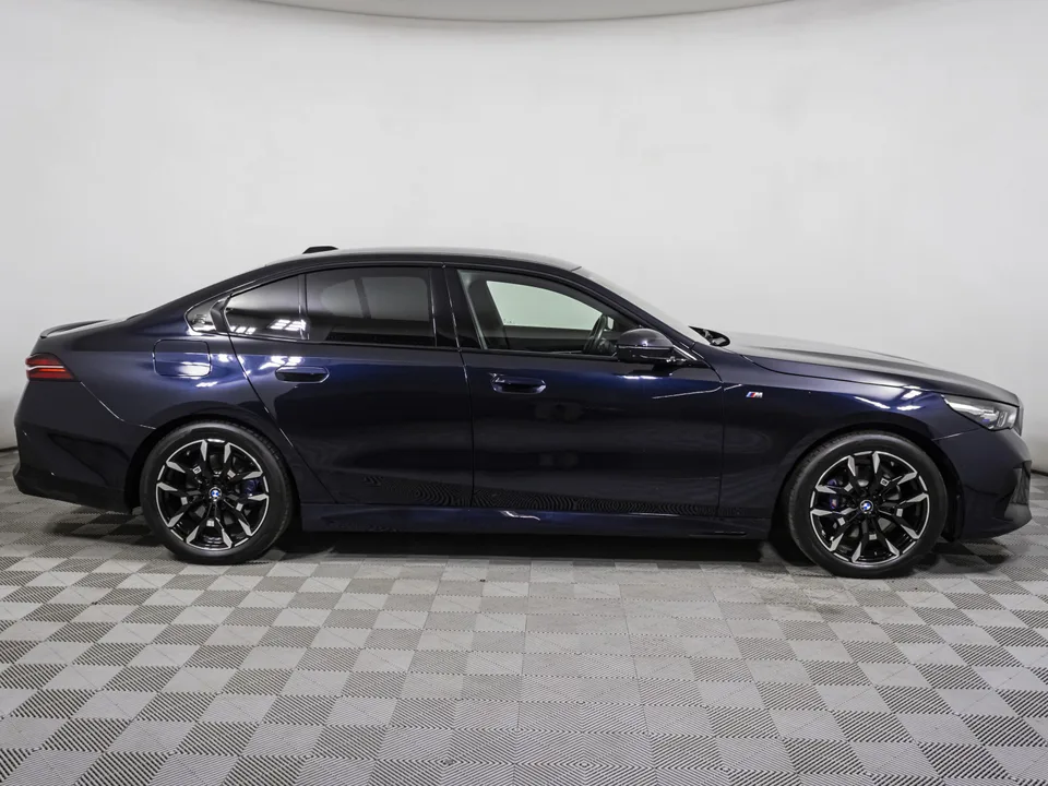 BMW 5 Series 2023 — миниатюра 2