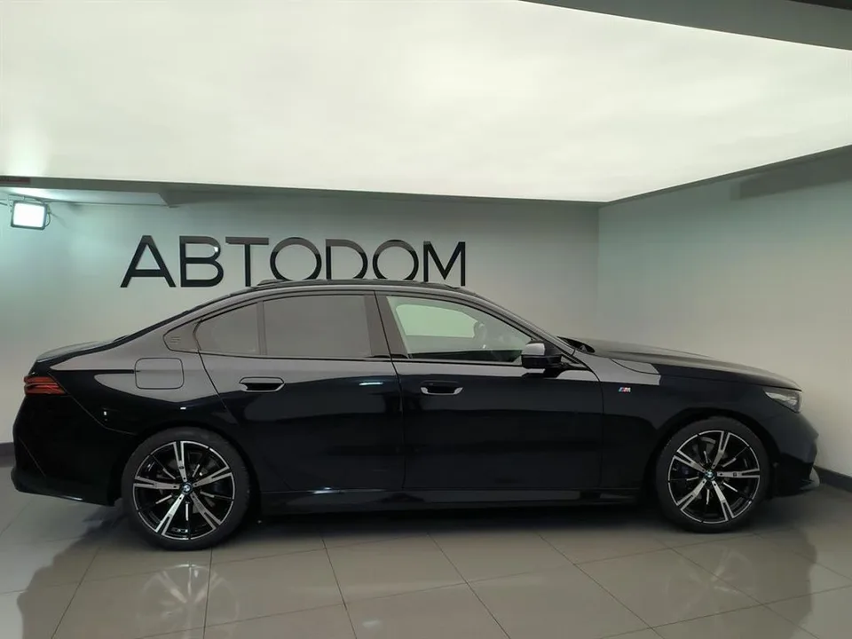 BMW 5 Series 2025 — миниатюра 5
