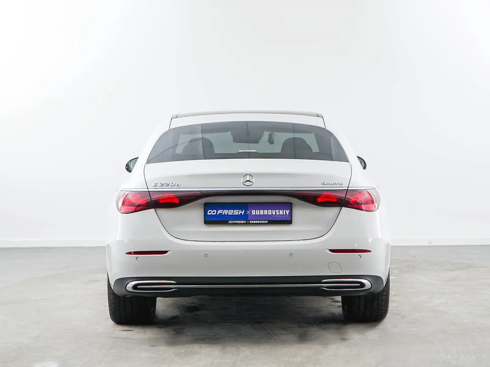 Mercedes-Benz E-Class 2024 — миниатюра 3