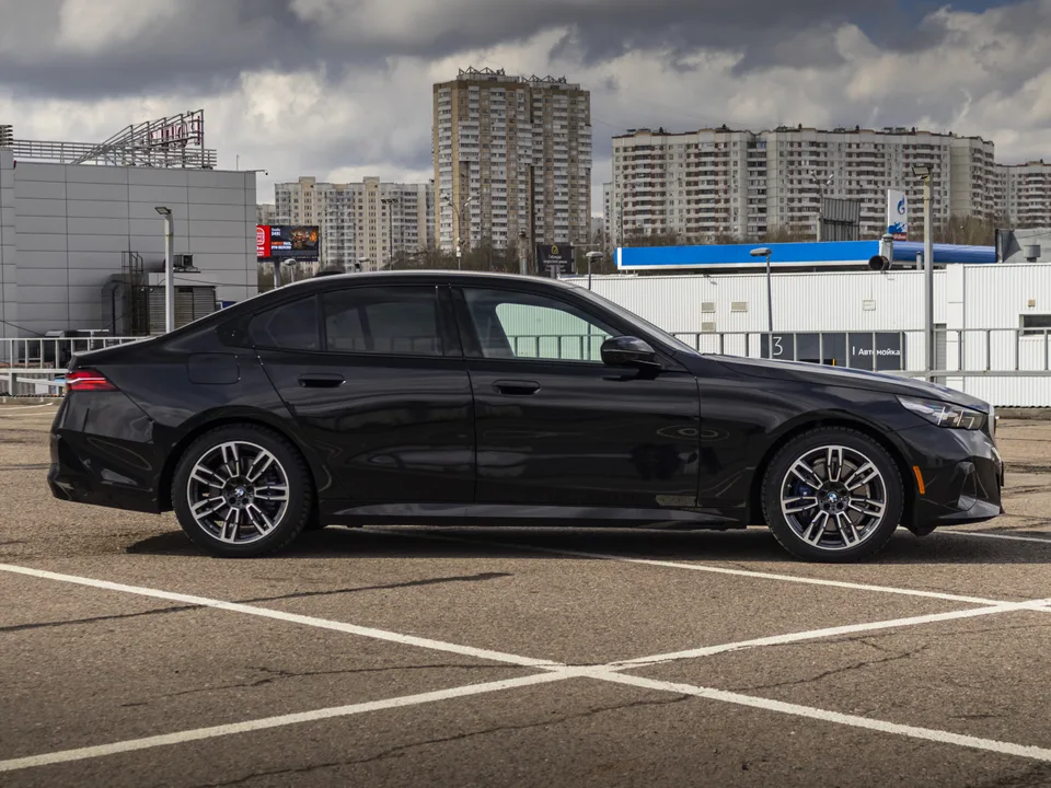 BMW 5 Series 2024 — миниатюра 2