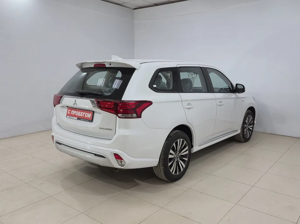 Mitsubishi Outlander 2022 — миниатюра 5