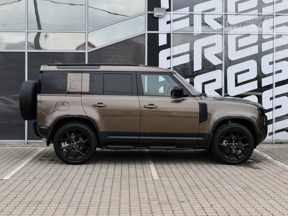 Land Rover Defender 110 2022 — миниатюра 2