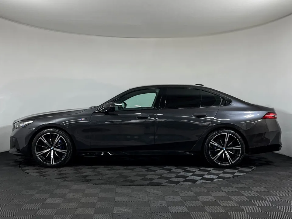 BMW 5 Series 2024 — миниатюра 5