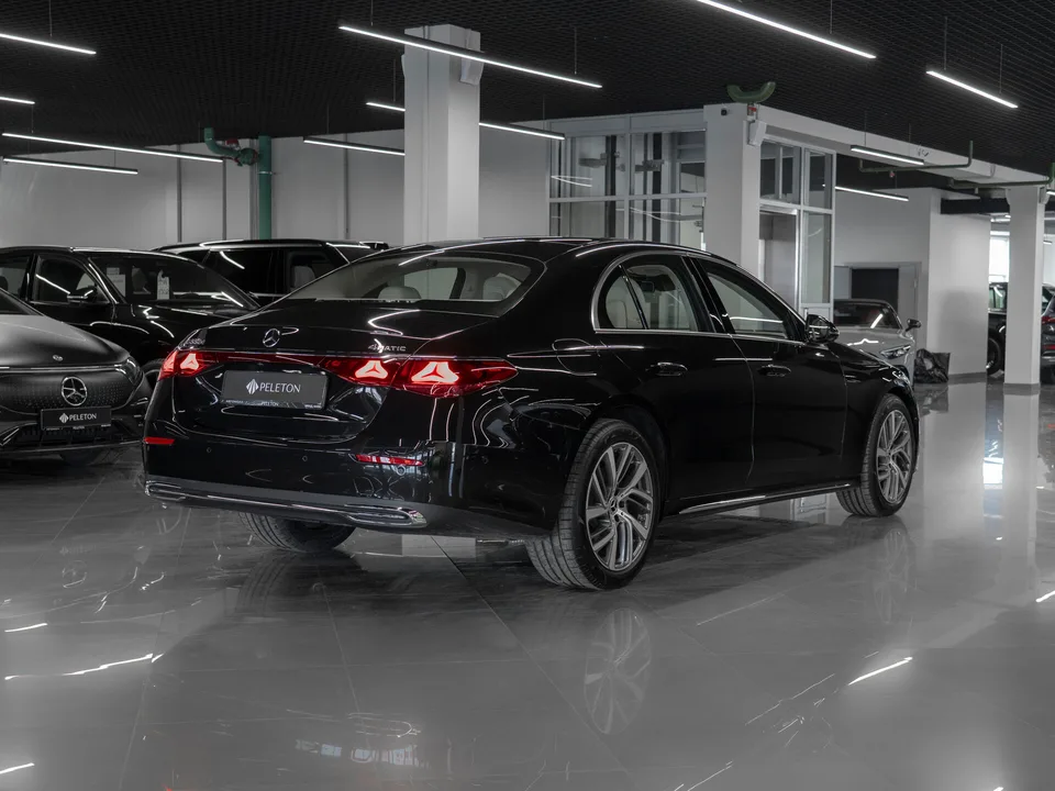 Mercedes-Benz E-Class 2025 — миниатюра 5