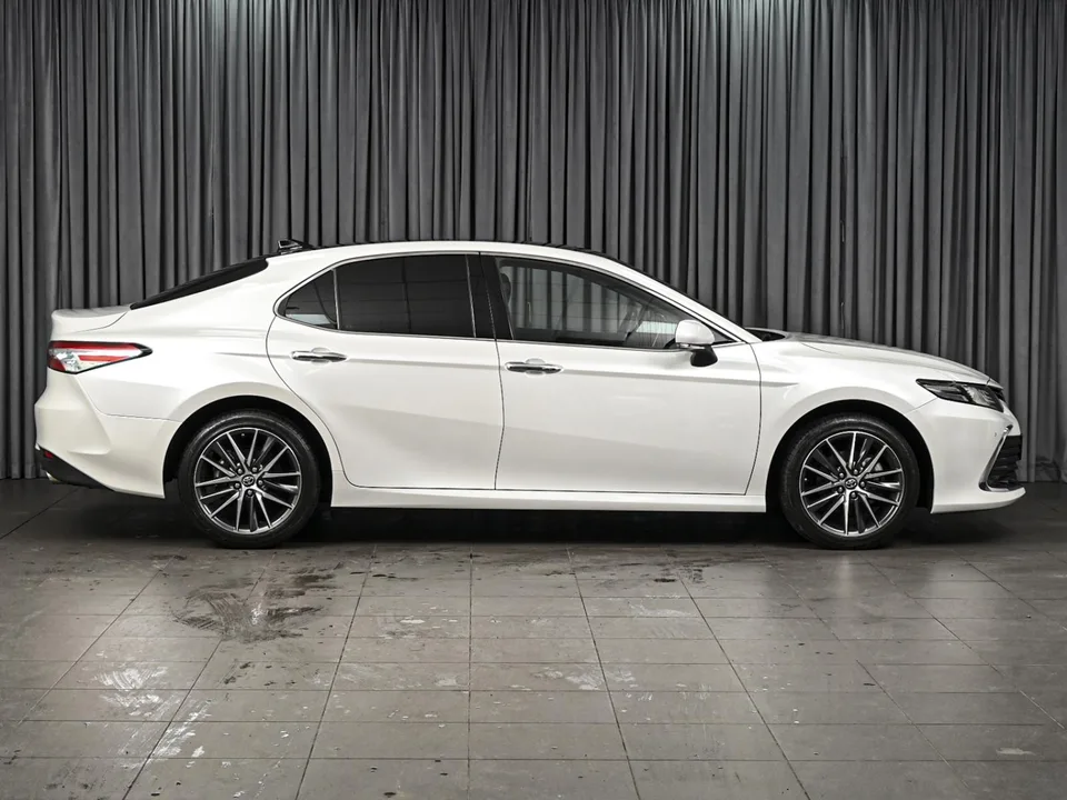 Toyota Camry 2023 — миниатюра 2