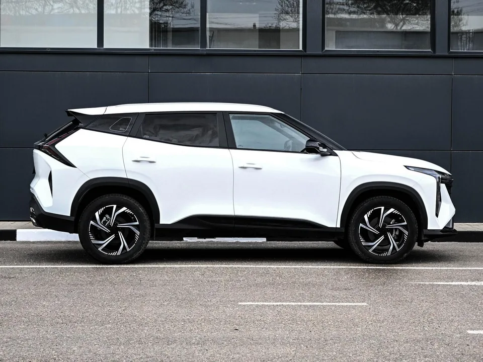Geely Atlas 2023 — миниатюра 2