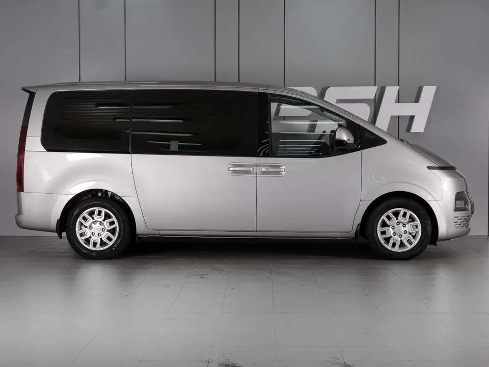 Hyundai Staria 2022 — миниатюра 2
