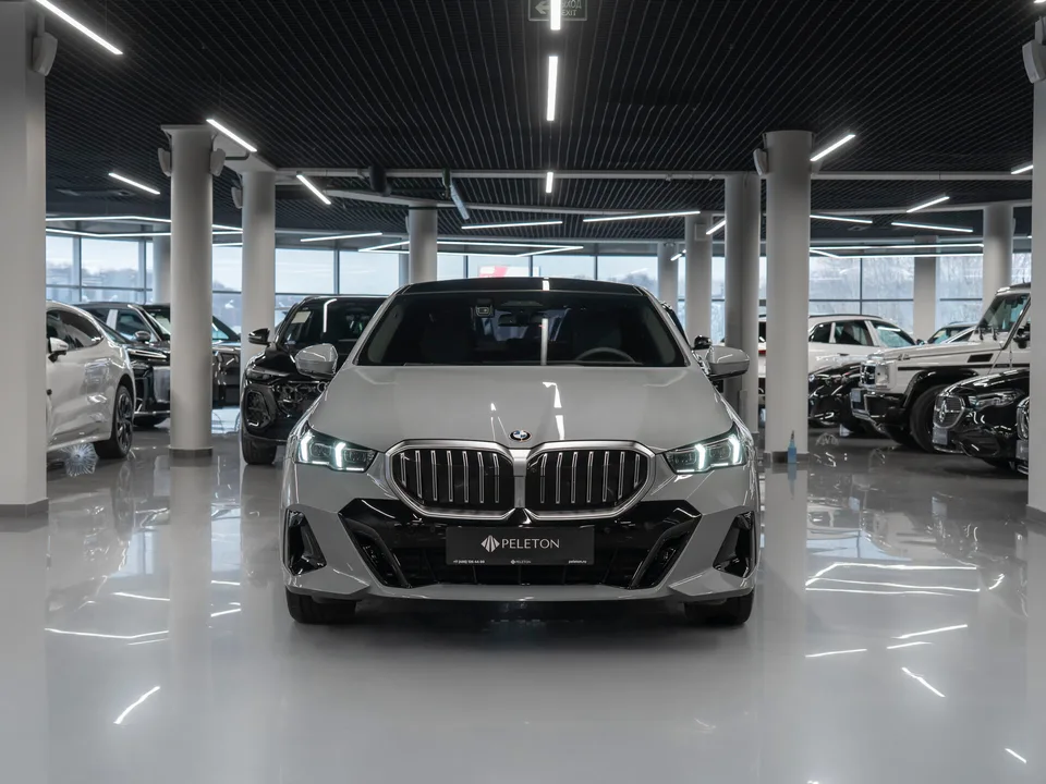 BMW 5 Series 2025 — миниатюра 3