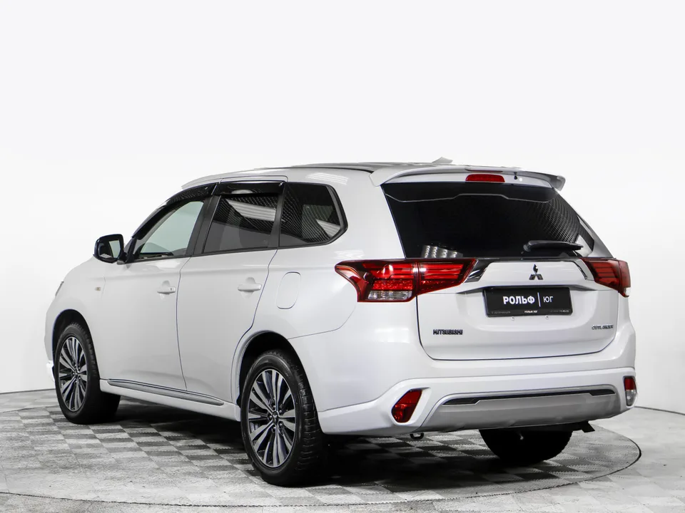 Mitsubishi Outlander 2022 — миниатюра 2