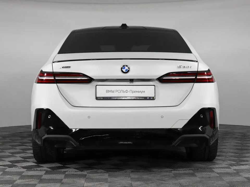 BMW 5 Series 2023 — миниатюра 4