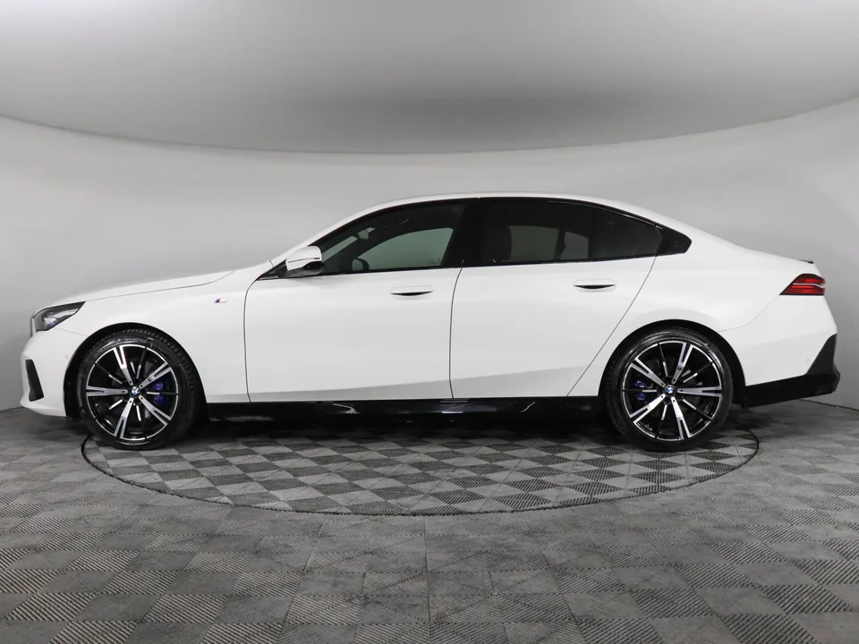 BMW 5 Series 2023 — миниатюра 5