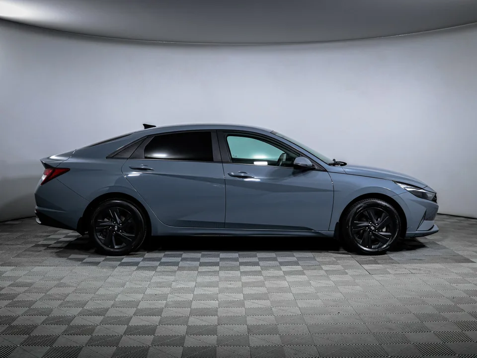 Hyundai Elantra 2023 — миниатюра 4