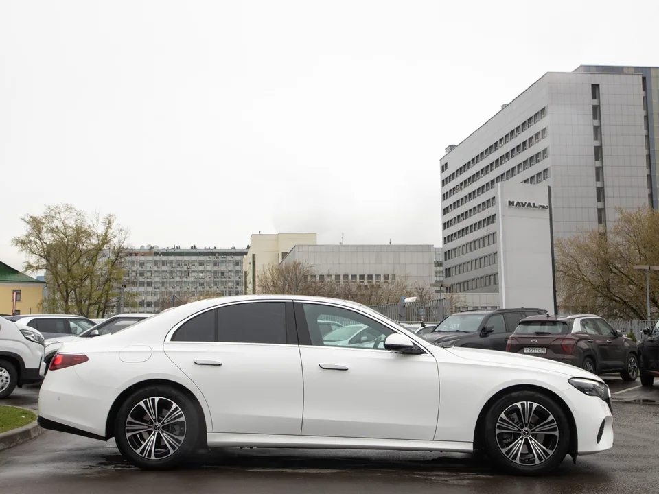 Mercedes-Benz E-Class 2025 — миниатюра 3