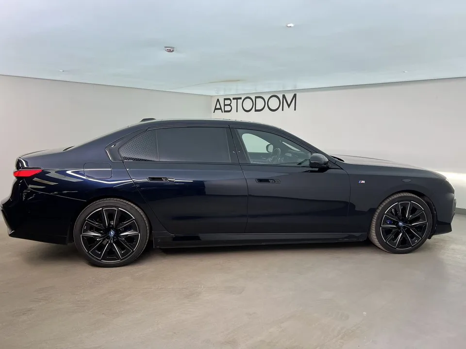 BMW i7 2022 — миниатюра 2