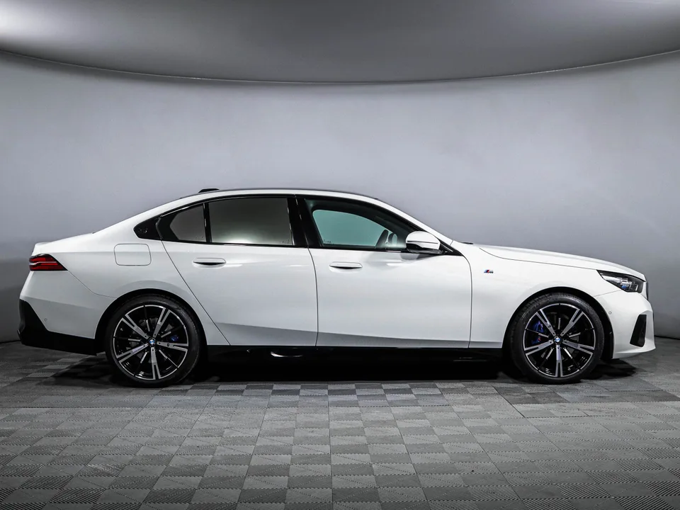 BMW 5 Series 2024 — миниатюра 4