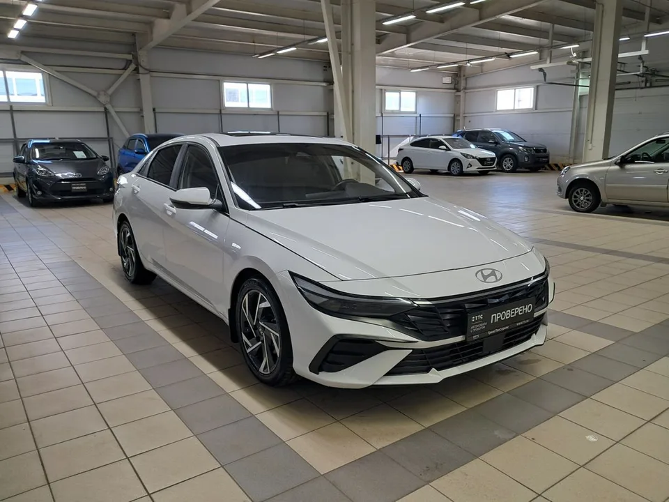 Hyundai Elantra 2024 — миниатюра 3