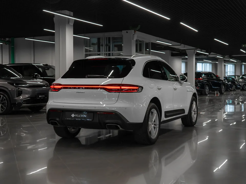 Porsche Macan 2023 — миниатюра 2