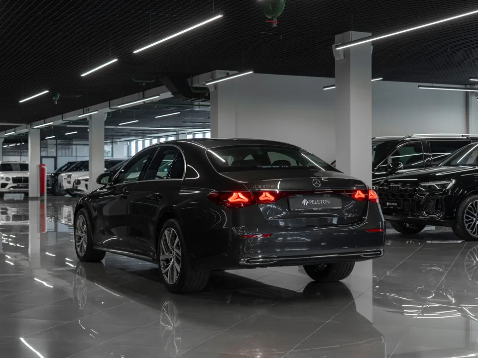 Mercedes-Benz E-Class 2025 — миниатюра 4