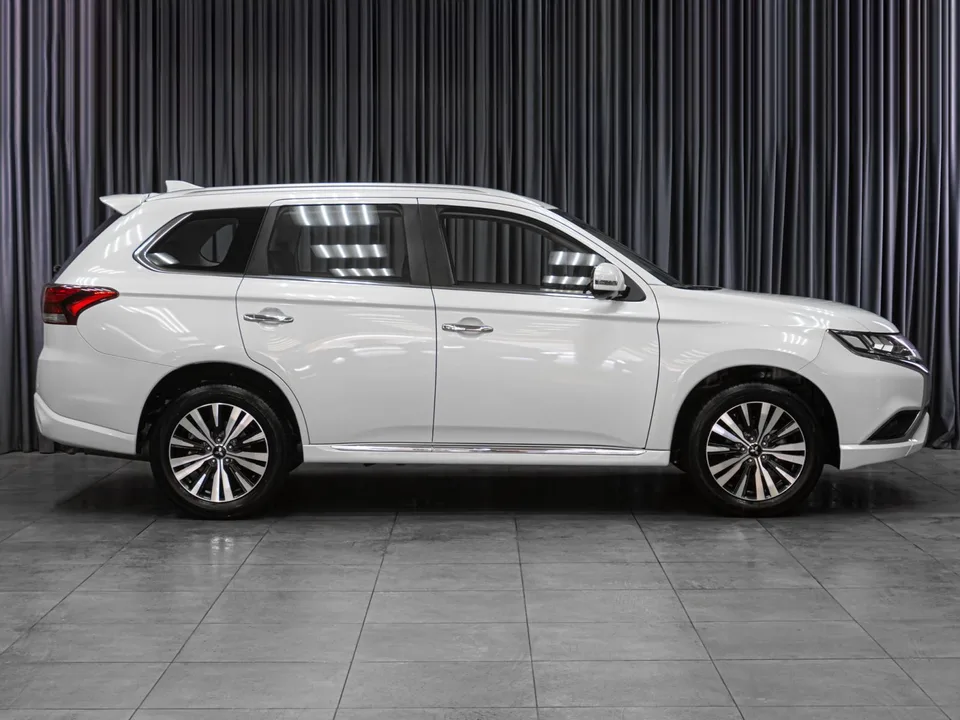 Mitsubishi Outlander 2022 — миниатюра 5