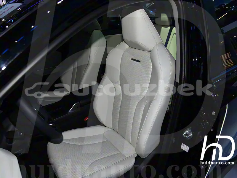 Toyota RAV4 2025 — миниатюра 2