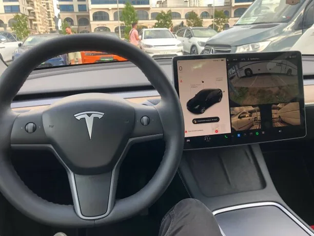 Tesla Model Y 2022 — миниатюра 2