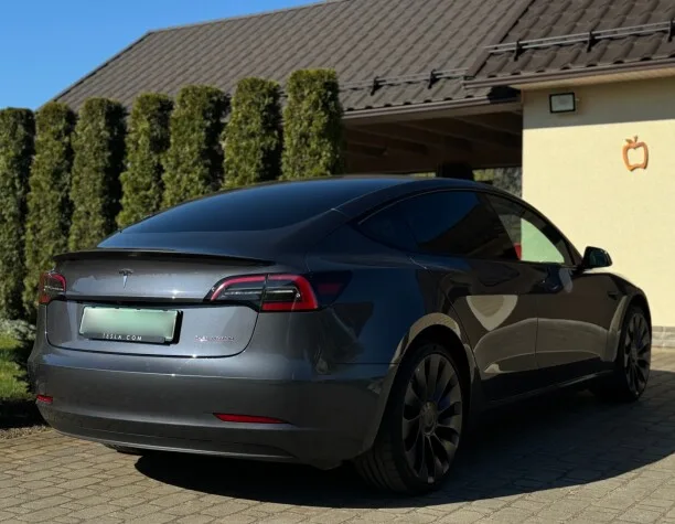 Tesla Model 3 2022 — миниатюра 3