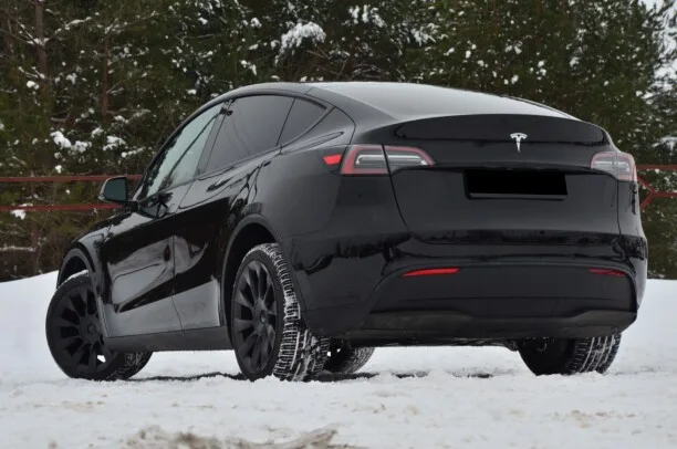 Tesla Model Y 2022 — миниатюра 3