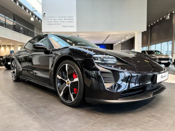 Porsche Taycan 2023 — миниатюра 5