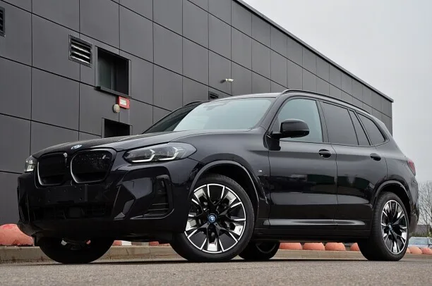 BMW iX3 2023 — фото 1, купить с доставкой в Москву