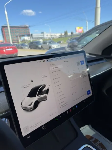 Tesla Model Y 2023 — миниатюра 3