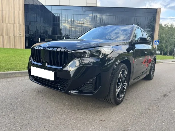 BMW X1 2023 — фото 1, купить с доставкой в Москву
