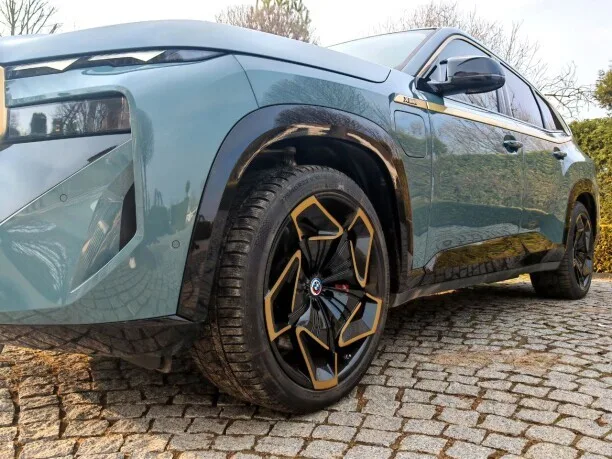 BMW XM 2023 — миниатюра 2