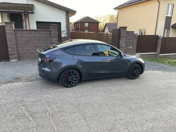 Tesla Model Y 2022 — миниатюра 2