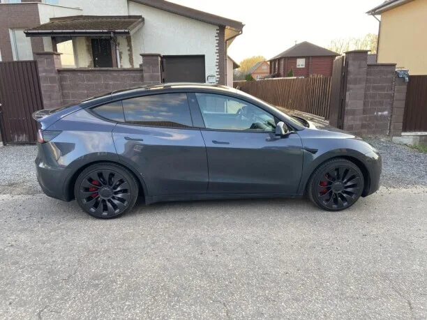 Tesla Model Y 2022 — миниатюра 5