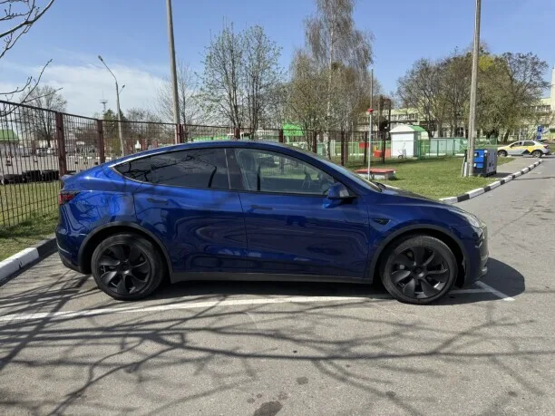 Tesla Model Y 2022 — миниатюра 2