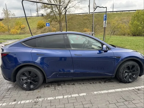Tesla Model Y 2022 — миниатюра 4