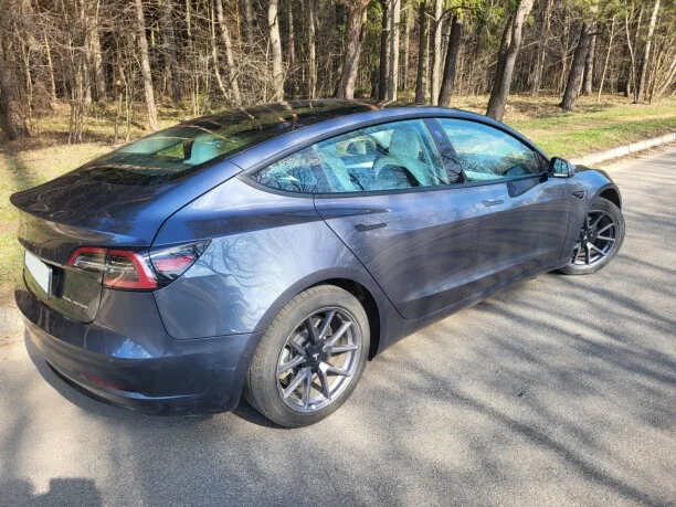 Tesla Model 3 2022 — миниатюра 2