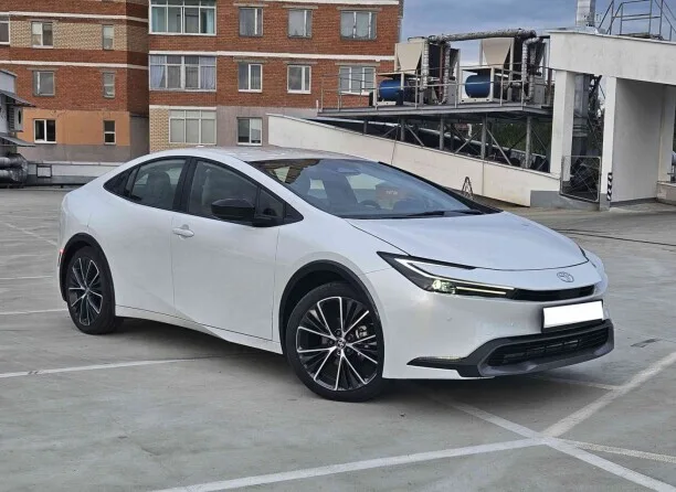 Toyota Prius 2024 — фото 1, купить с доставкой в Москву