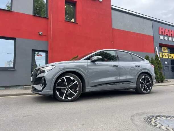 Audi Q4 e-tron Sportback 2023 — миниатюра 5