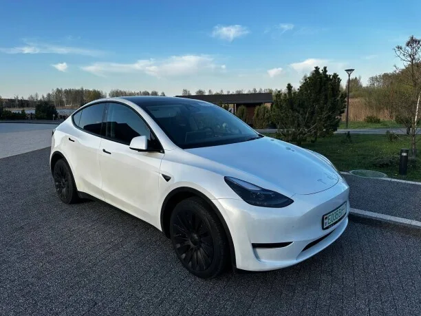 Tesla Model Y 2024 — миниатюра 2