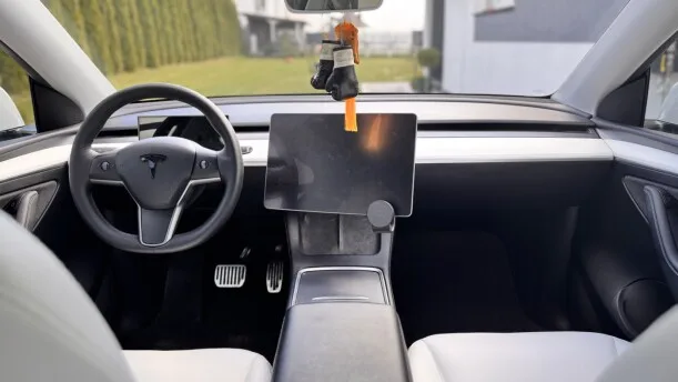 Tesla Model Y 2022 — миниатюра 4
