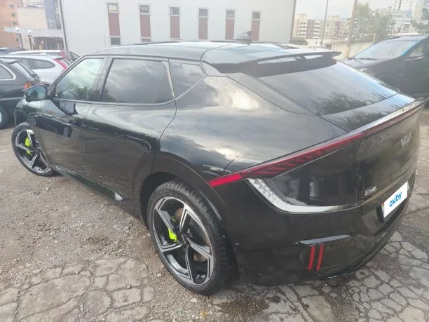 Kia EV6 2023 — миниатюра 2