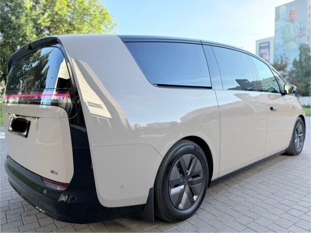 Li Auto Mega 2024 — 2