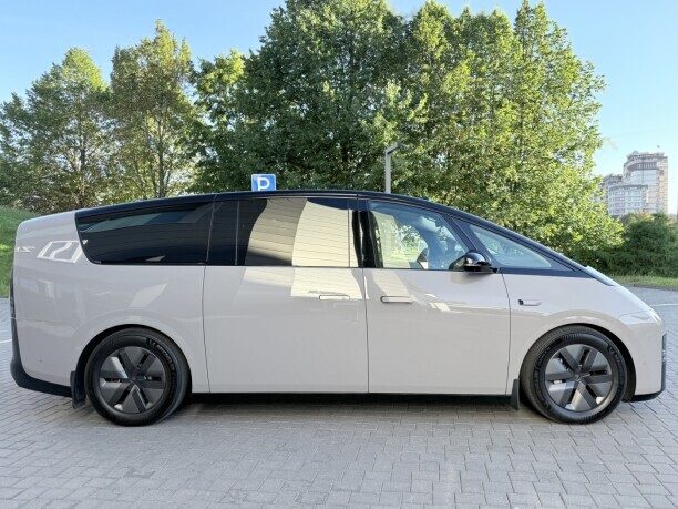Li Auto Mega 2024 — 4